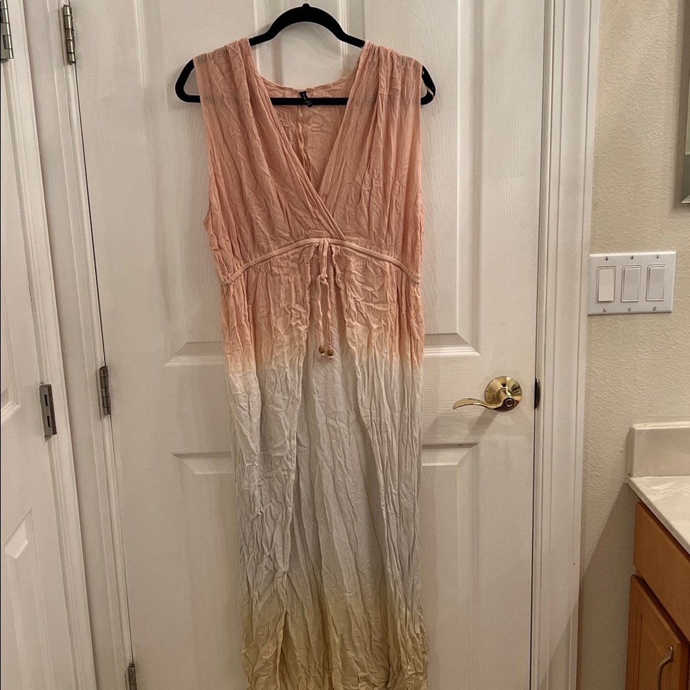 Raviya Peach and Cream Maxi Dress